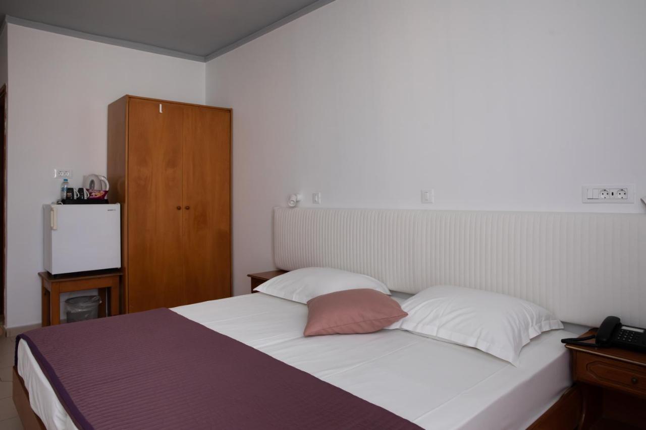Sea Breeze Hotel Мастихари Экстерьер фото