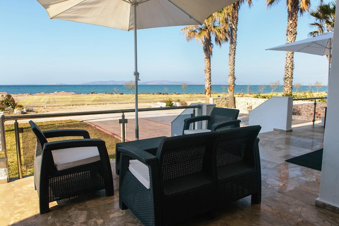Sea Breeze Hotel Мастихари Экстерьер фото